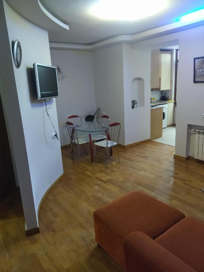 יירבאן Abovyan 36 Apt & Tour מראה חיצוני תמונה
