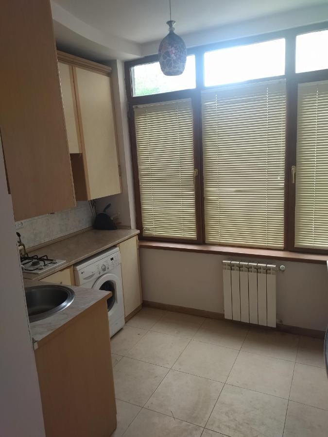 יירבאן Abovyan 36 Apt & Tour מראה חיצוני תמונה